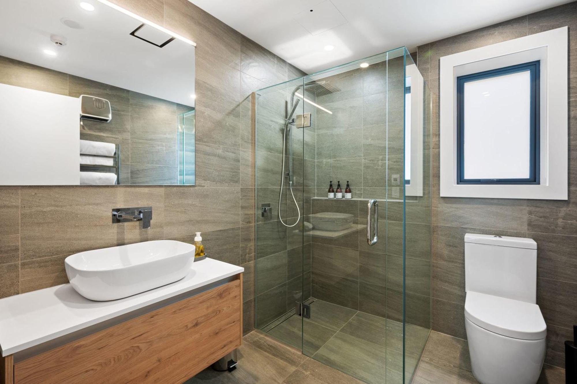 Lakeside Luxury 2 Bedroom Apartment Wanaka Esterno foto